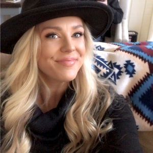 Meet your Posher, Kacie